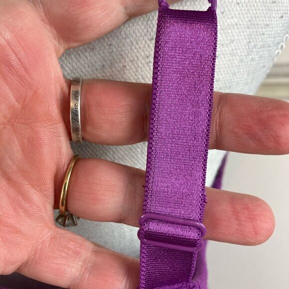 Chicos lace trimmed ribbed camisole w/ adjustable straps🦋. (3) - Picture 7 of 10